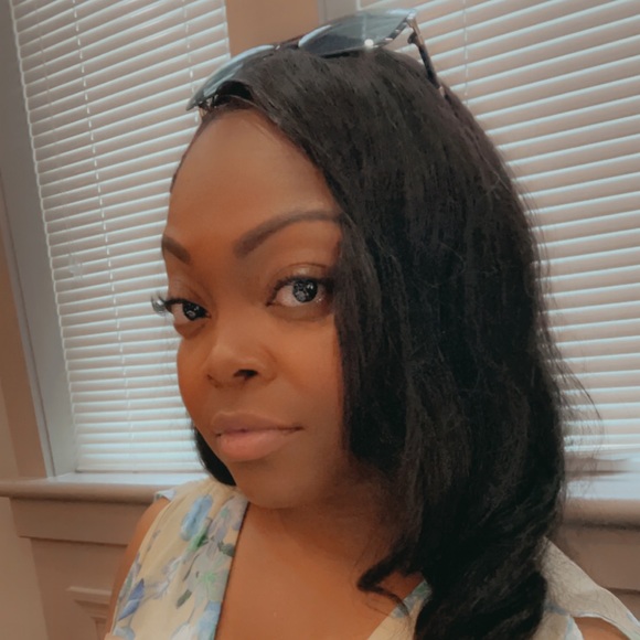 Meet your Posher, Sandy - Picture 1 of 1